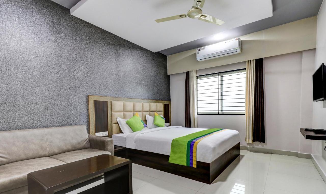 Treebo Sahara Suites 750 M From St Johns Medical College And Hospital バンガロール エクステリア 写真
