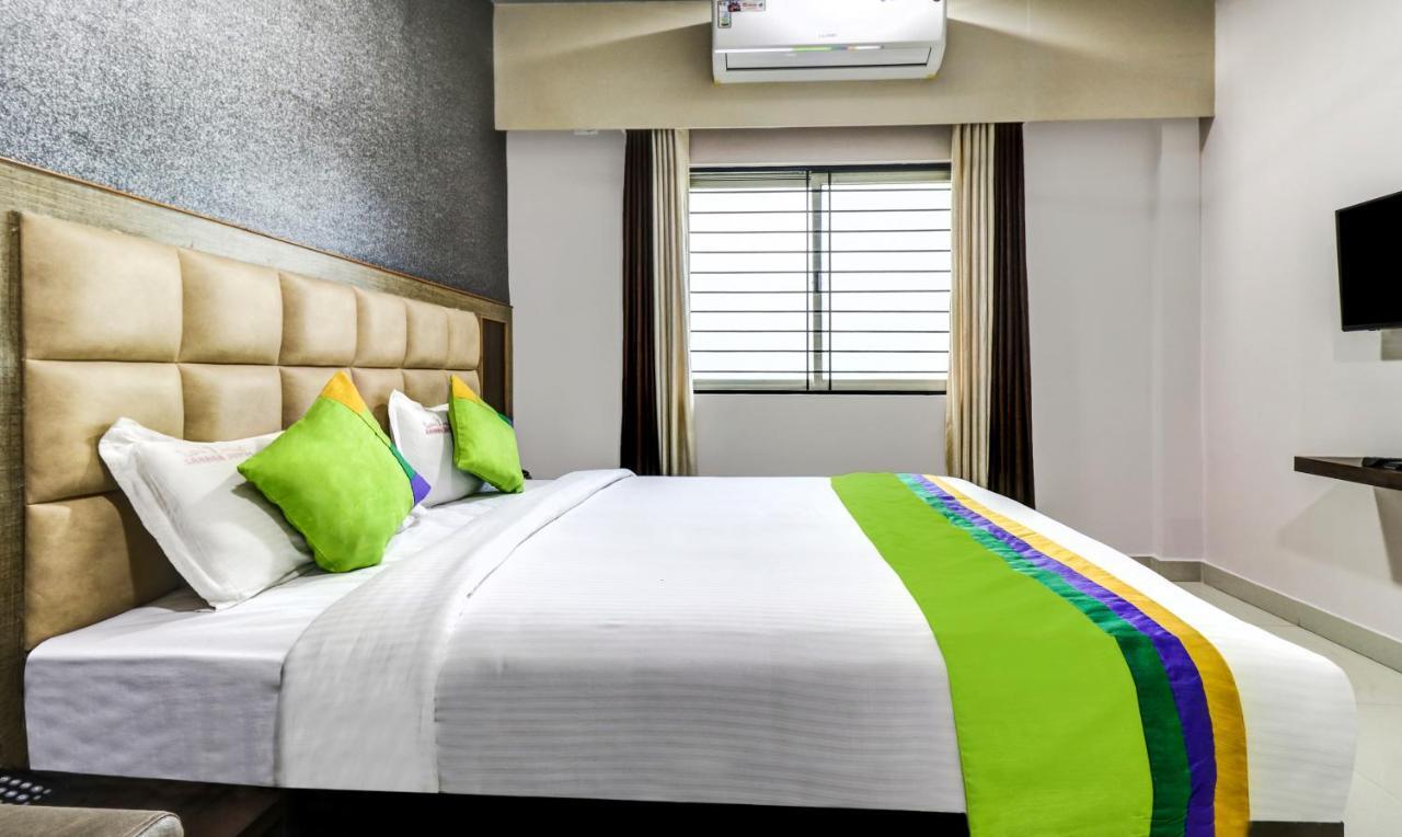 Treebo Sahara Suites 750 M From St Johns Medical College And Hospital バンガロール エクステリア 写真